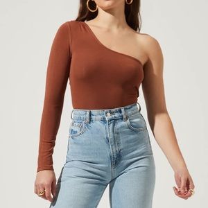 ASTR the Label Twist Back One Shoulder Bodysuit